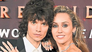 Photo of Miley订婚 冧晒巨型钻戒