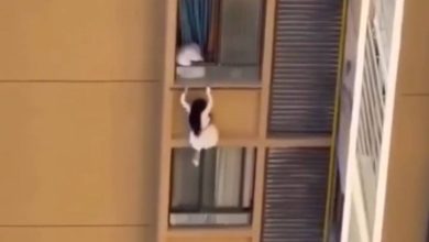Photo of 情夫妻子突回家 女子10楼攀管逃生如蜘蛛侠