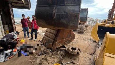 Photo of 挖掘机铁篮突翻 焊工遭压中背部惨死