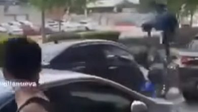 Photo of 学生无照载人逆行 与车相撞双双抛飞
