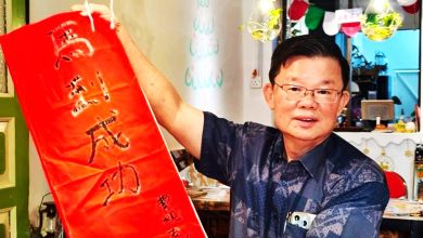 Photo of 岁末挥毫“马到成功” 曹观友：是祝福也是期许