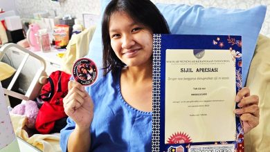 Photo of 倒树压瘫下半身 忍痛考试做复健 半瘫少女 病床上逐梦