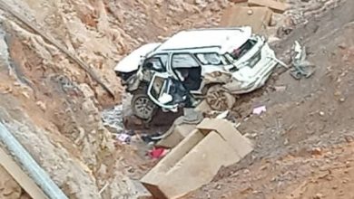 Photo of 休旅车硬闯因崩塌而封闭道路  直坠200英尺深山谷致2人死