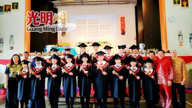 Photo of 【文德华小毕业典礼】钟依蓓：培养责任感 明年起学生自行记录功课