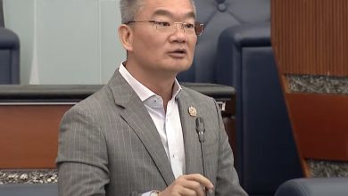 Photo of 邱培栋斥警为矫枉过正的官僚主义   服装规范不应强加于报案 缴费柜台