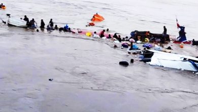 Photo of 秘鲁港口山崩掀翻客船致12死 约40人失踪