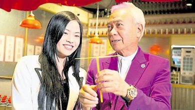 Photo of 被瞒婚爷孙恋玩完 74岁李龙基当小王拒道歉