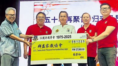 Photo of 加央群益华小生毕业50年 3万2568元捐母校