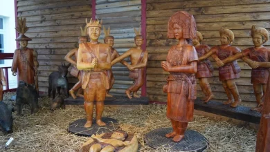 Photo of 圣诞马槽融入原住民特色 阿美族木雕家作品巴黎展出