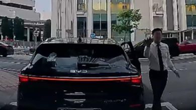 Photo of 疑不满被鸣笛 汽车司机下车掌掴电召车司机