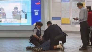 Photo of 台北车站掷烟雾弹刺人 嫌犯续转站随机砍7人