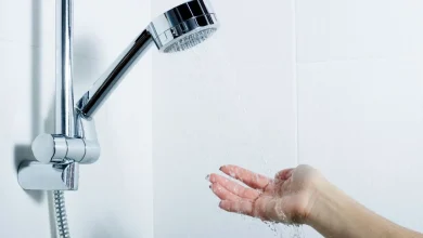 Photo of 早上还是晚上洗澡好？专家给建议：体味不是来自汗水