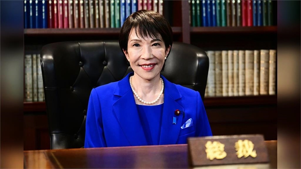 她在社媒发文说：“危机管理是治国之本，我搬入首相府能以更贴近的方式来应对危机。”