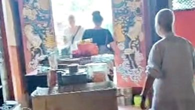 Photo of 网传驱赶游客视频 蛇庙：有精神问题 庙祝已停职