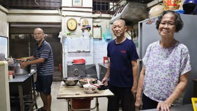 Photo of 三姐弟经营72年要退休了 街坊顾客惜别一景 