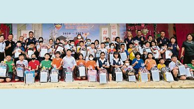 Photo of 【励华校友会派开学用品】求学能改变命运 陈池庆吁学生珍惜