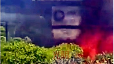 Photo of 宋万庆路小贩中心后方 轿车起火波及3车