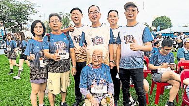 Photo of 与家人参与霹中总欢乐跑 92岁婆婆徒步5公里