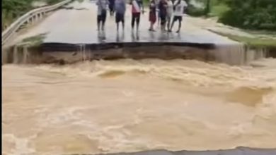 Photo of 连夜骤雨引发严重水患 道路被洪水冲断!