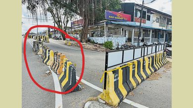 Photo of 关路后商贩生意减半 礼让路口路障暂移