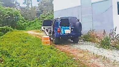 Photo of 走私份子阻截执法行动 当街洒糖油销毁证据