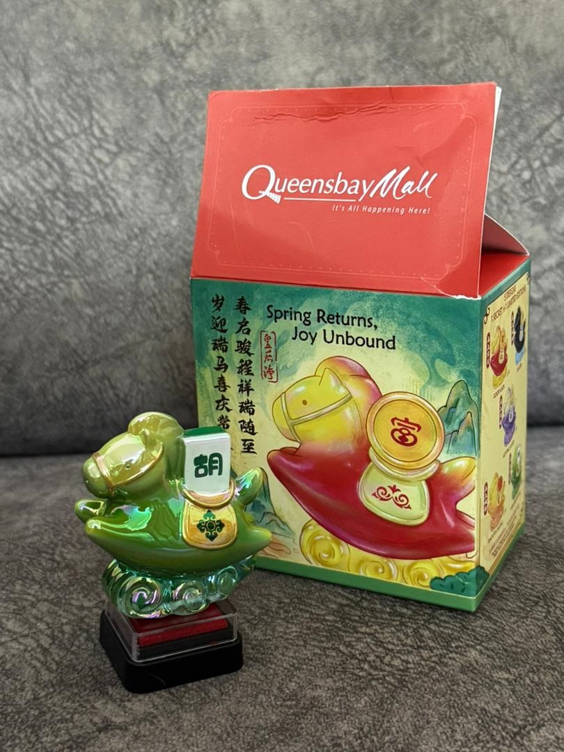 皇后湾广场顺应潮流特别推出为马年独家设计的“马上”盲盒系列,而这个“NEW BEGINNING 马上转运”是其中一款式。
