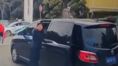 Photo of 挡路还比中指 嚣张女下秒被撞飞了