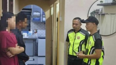 Photo of “我不知道他在房里” 快递员夜闯女友租屋处 遇宗教局突检遭查办
