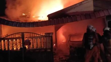 Photo of 火魔袭大山脚 3排屋1车3摩遭焚毁 1人半昏迷获救