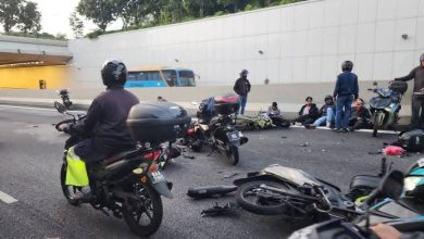 Photo of 大士关卡后AYE发生连环车祸 数名大马骑士受伤送医