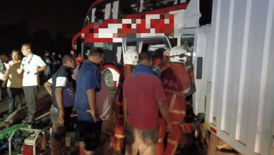 Photo of 长巴遭撞5人受困 38乘客惊魂逃生