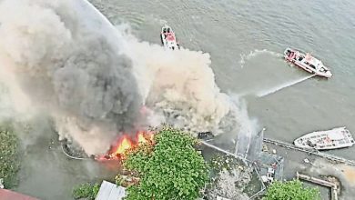 Photo of 越南游船起火烈焰冲天 三人跳西贡河逃生