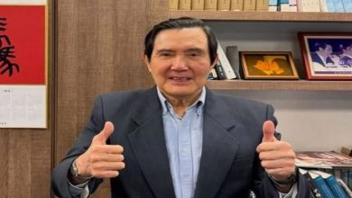 Photo of 马英九晒马年挂历照 背后“激情照”意外曝光