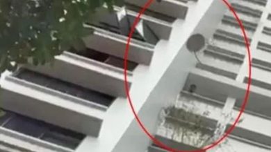Photo of 狮城组屋险酿惨剧!顽童12楼抛椅扔鞋险砸车