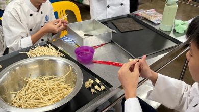 Photo of 为烘培术考鉴定考试筹经费 华联高中生年饼热卖