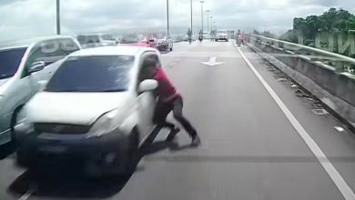 Photo of 高架桥上演警匪车追逐战  刑警抓车门遭拖行 恶匪落网