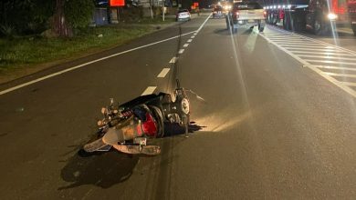 Photo of 轿车切线换道 骑士躲避不及魂断公路