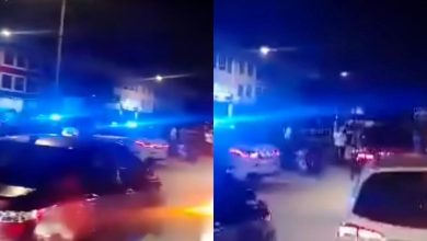 Photo of 疯狂追逐战 2男喷灭火器 袭警脱身
