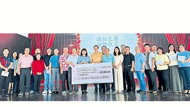 Photo of 曾敏凯移交42万拨款 提升野新10华小设施