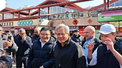 Photo of 黄仁勋现身上海菜市场买水果 亲民形象引关注