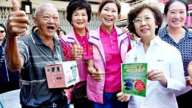 Photo of 槟世华工商妇女企管会 莅日落洞巴刹送600饭格