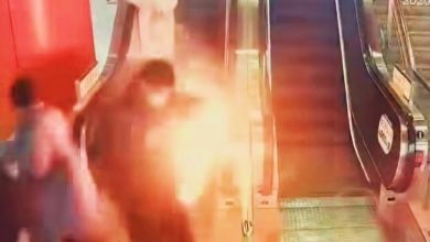 Photo of 随身3C充电宝自燃 男子外套起火冲下扶梯