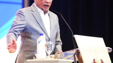 Photo of “无法胜任可离开” 对走私纵容非法活动失耐心 安华限官员一周内交代