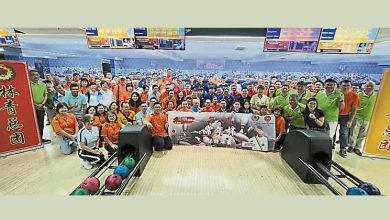 Photo of 【吉九龙堂林姓公会保龄球赛】林永源和数宗长赞助2000元 鼓励年轻宗亲参与祭祖团