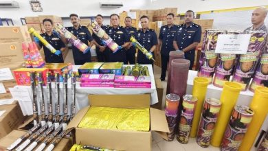 Photo of 男非法囤40万烟花 “红袍”“金光花”全遭充公