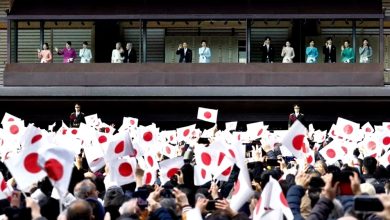 Photo of 日本皇室接受民众贺年 惊现裸男闹场