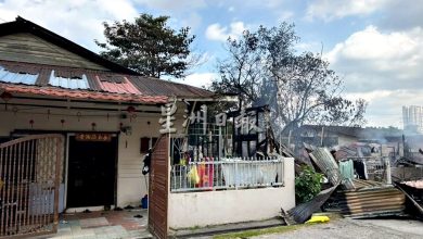 Photo of 增江火烧5屋〡失火单位隔壁逃过一劫 屋主感谢消拯员及时赶到