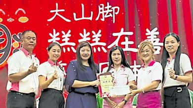 Photo of 李美珠：善士赞助教育援金 糕糕在善4千元捐2华小