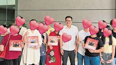 Photo of 王俊伟助获公民权 9童家人新年圆梦