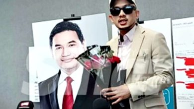 Photo of Caprice否认诽谤拉菲兹 肖像前献玫瑰示和